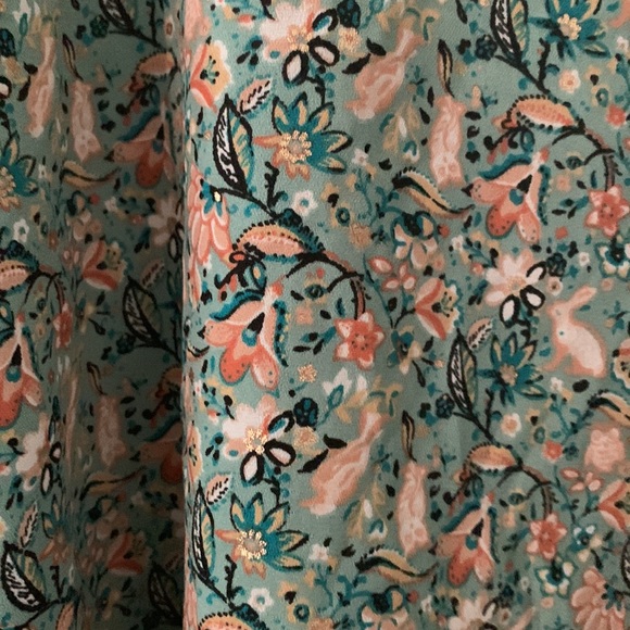 Beautiful, breezy blouse - Picture 2 of 8